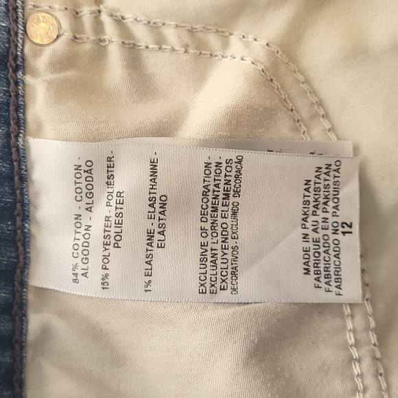 Signature Levi Cuff Bermuda Jean Shorts 12 - Picture 5 of 5